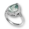 211070 Кольцо - Серебряное кольцо с фианитами и зеленым фианитом